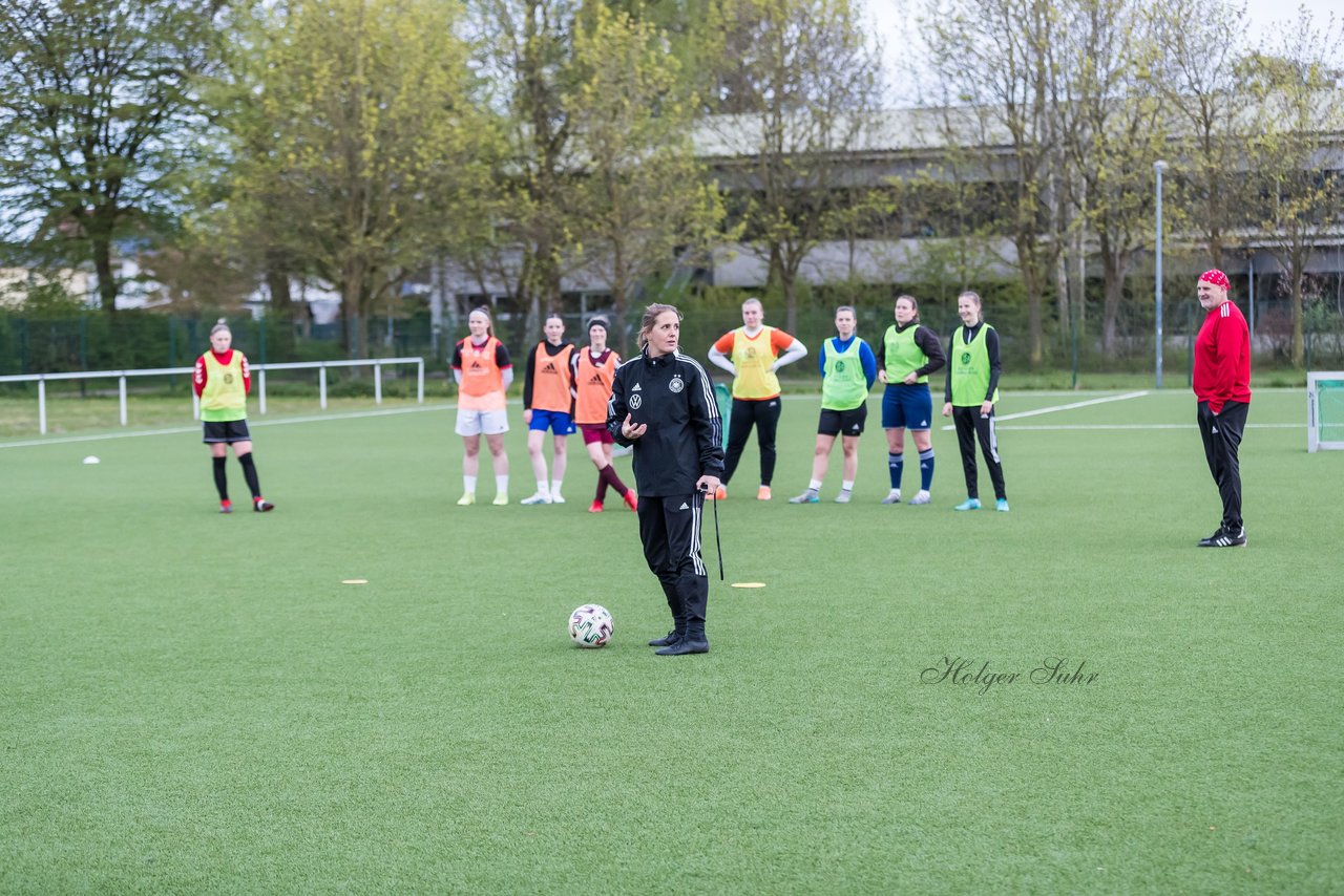 Bild 275 - Co-Trainerin der Frauen Nationalmannschaft Britta Carlson in Wahlstedt